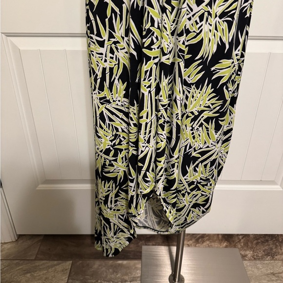 MICHAEL KORS Black and Yellow Floral Short Sleeves V Neck Wrap Dress Hi Low Hem - Picture 3 of 10